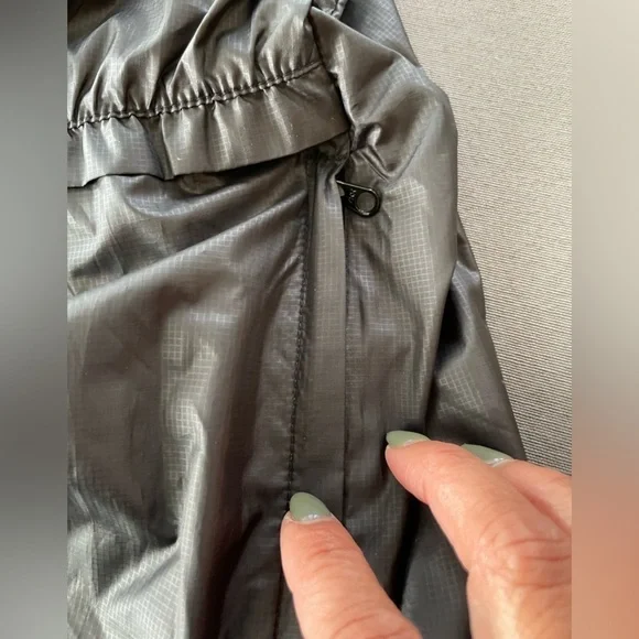 Prana.Tegan jacket w/stowable hood.EUC.Shiny black. Size:Small. No stains,tears - Picture 10 of 13